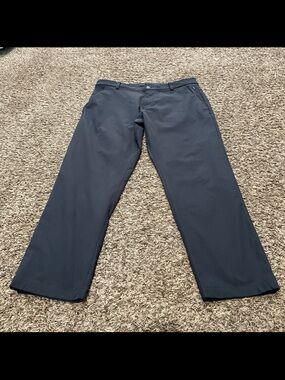 Lululemon Athletica pants in dark gray men’s size 34